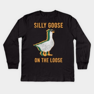 Silly Goose on the loose Retro Kids Long Sleeve T-Shirt